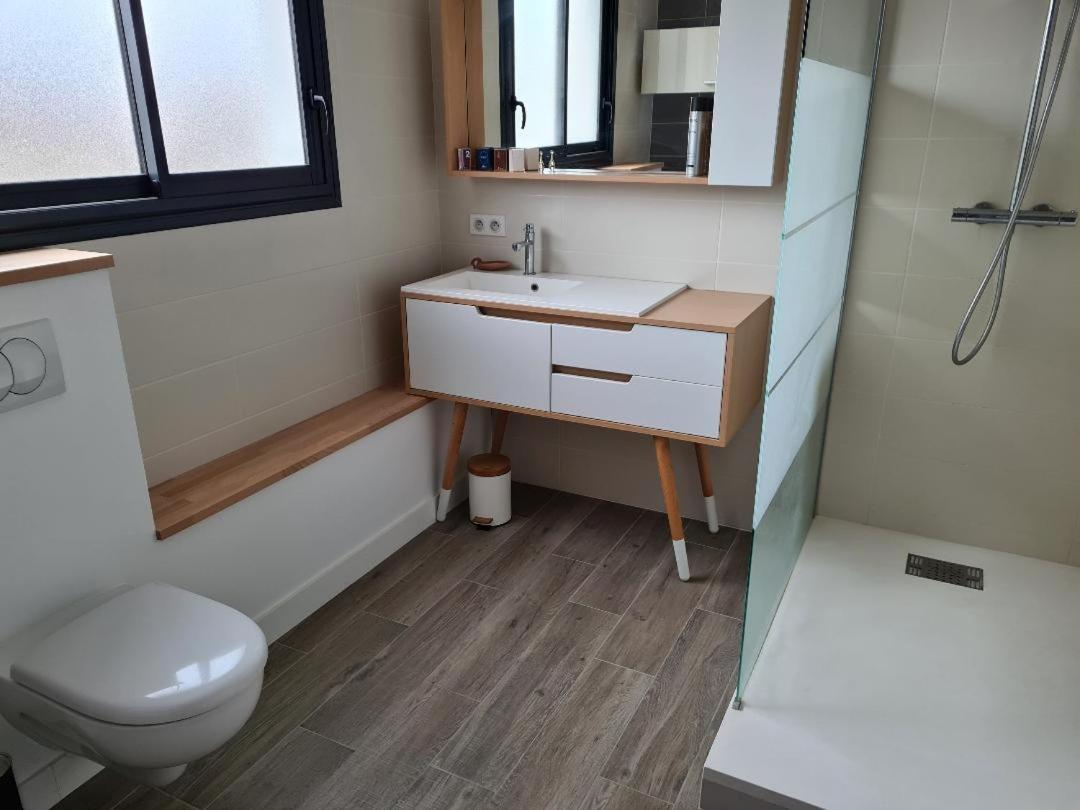 Le Fetilly Avec Parking Privatif Et Climatisation Apartment *