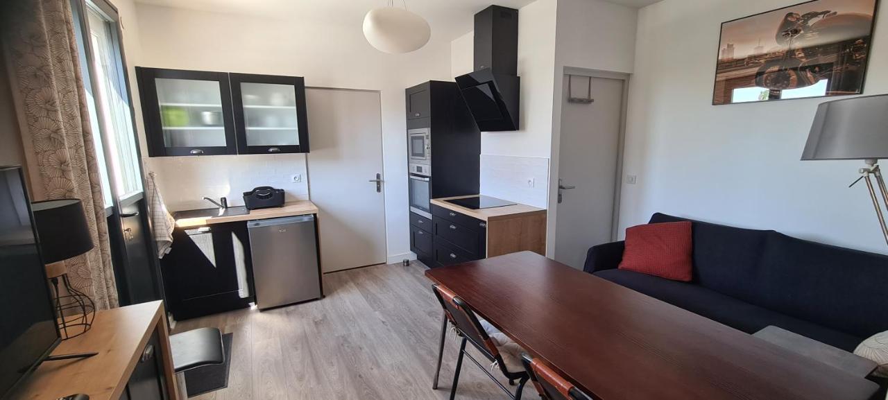 Le Fetilly Avec Parking Privatif Et Climatisation Apartment *